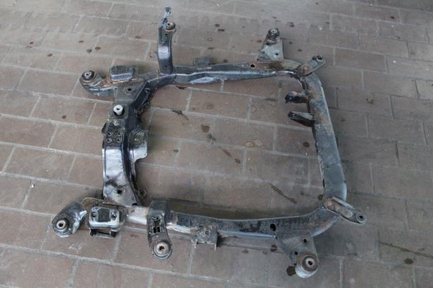 Foto: ACHSKÖRPER VORN / VORDERACHSTRÄGER eines Opel Astra 1.7 CDTI Caravan