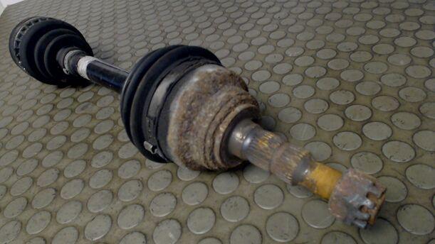 Foto: ANTRIEBSWELLE VORN LINKS eines Opel Astra 1.7 CDTI Caravan