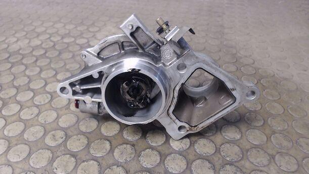 Foto: VAKUUMPUMPE eines Ford Mondeo 2.0 Turnier TDCi