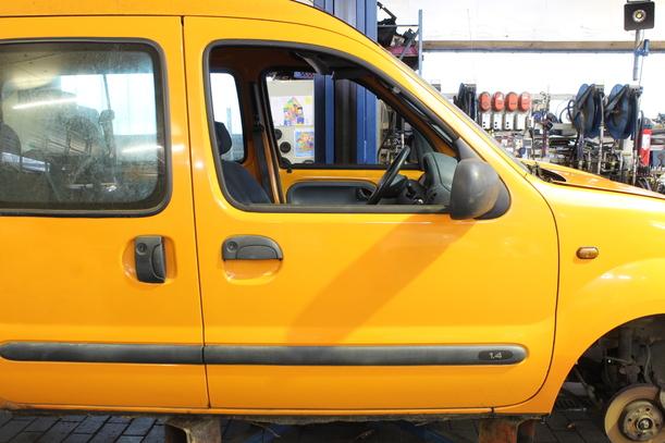 Foto: TÜR VORN RECHTS eines Renault Kangoo Rapid 1.4 (RL ) Aura
