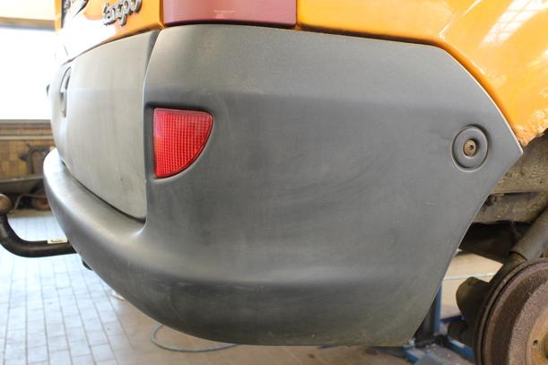 Foto: STOSSFÄNGER/ STOßSTANGE HINTEN eines Renault Kangoo Rapid 1.4 (RL ) Aura