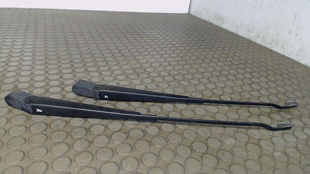 Foto: SCHEIBENWISCHERARME VORN eines Ford Scorpio