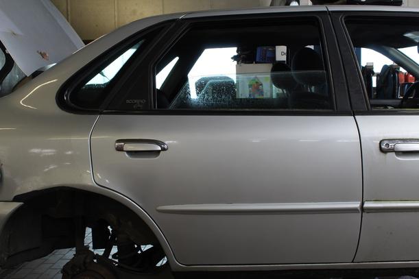 Foto: TÜR HINTEN RECHTS eines Ford Scorpio