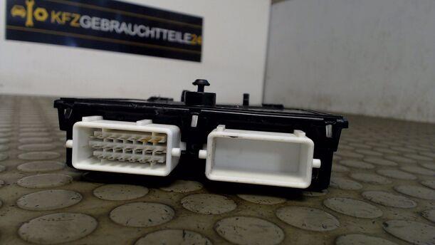 Foto: TÜRSTEUERGERÄT VORN RECHTS / STEUERGERÄT ZV eines Ford Scorpio