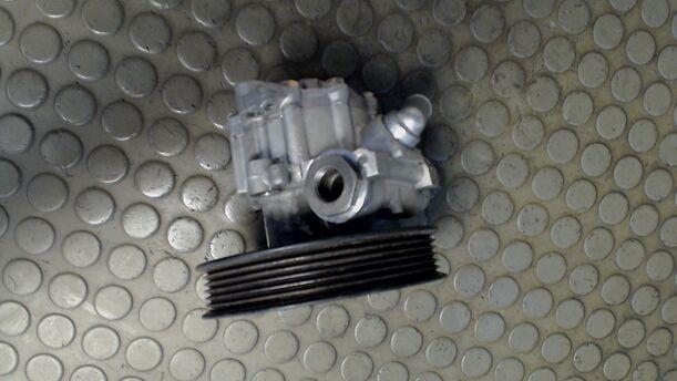 Foto: PUMPE SERVOLENKUNG / SERVOPUMPE eines Ford Scorpio