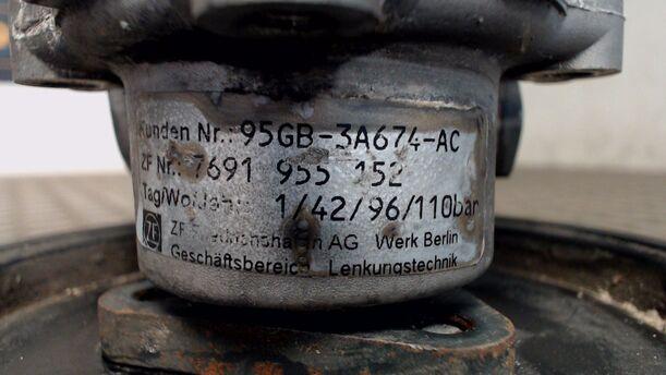 Foto: PUMPE SERVOLENKUNG / SERVOPUMPE eines Ford Scorpio