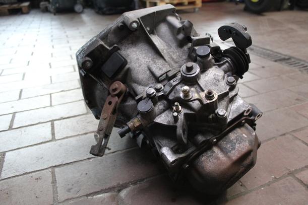 Foto: SCHALTGETRIEBE 5-GANG eines Fiat Seicento 1.1