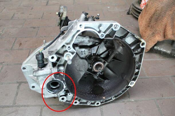 Foto: SCHALTGETRIEBE 5-GANG eines Fiat Seicento 1.1