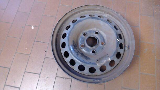 Foto: STAHLFELGE 6X15 ET47 eines VW Golf 1.9 TDI