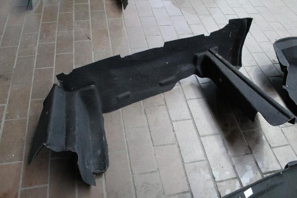 Foto: INNENVERKLEIDUNGEN KOFFERRAUM eines Audi Cabriolet 2.6 (E)