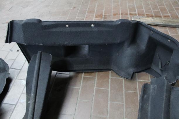 Foto: INNENVERKLEIDUNGEN KOFFERRAUM eines Audi Cabriolet 2.6 (E)