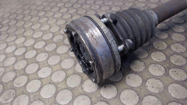 Foto: ANTRIEBSWELLE LINKS (6N1) eines VW Polo 50 SLX