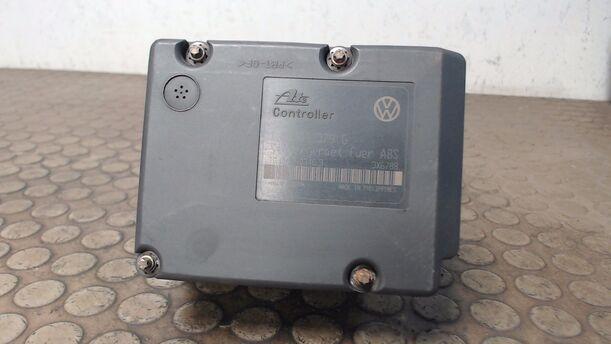 Foto: HAUPTBREMSAGGREGAT ABS eines VW Polo 50 Elegance