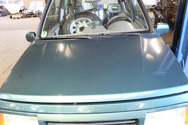 Foto: MOTORHAUBE eines Suzuki Vitara