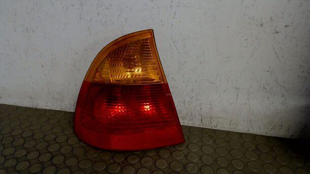 Foto: HECKLEUCHTE AUSSEN LINKS eines BMW 318i touring Aura