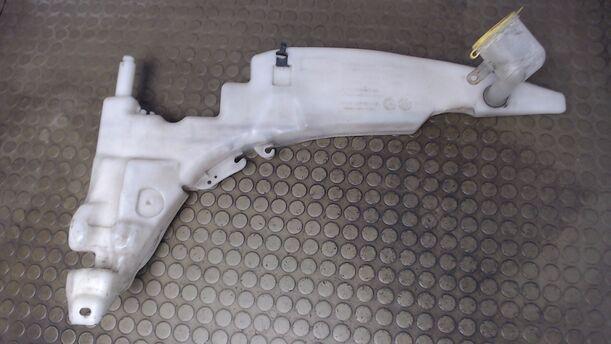 Foto: SCHEIBENWASCHBEHÄLTER eines Ford Focus Turnier
