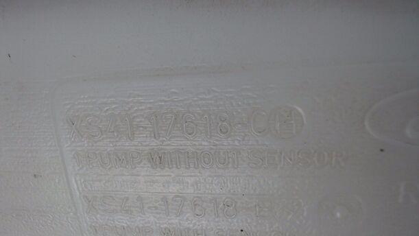 Foto: SCHEIBENWASCHBEHÄLTER eines Ford Focus Turnier