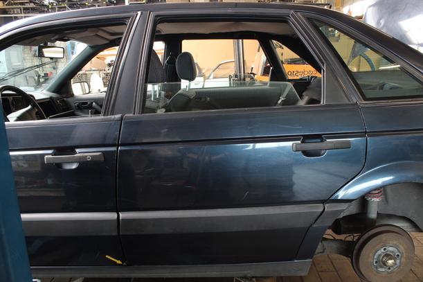 Foto: TÜR HINTEN LINKS eines VW Passat 1.8