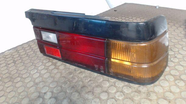 Foto: HECKLEUCHTE / RÜCKLEUCHTE RECHTS eines NISSAN SUNNY 1,5
