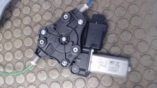 Foto: FENSTERHEBER ELEKTRISCH VORNE LINKS (5-Türer) eines Opel Corsa 1.2 16V (ecoFLEX) Easytronic