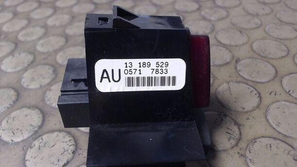 Foto: WARNBLINKSCHALTER eines Opel Corsa 1.2 16V (ecoFLEX) Easytronic