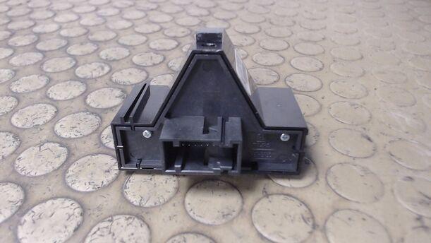 Foto: WARNBLINKSCHALTER eines Opel Corsa 1.2 16V (ecoFLEX) Easytronic