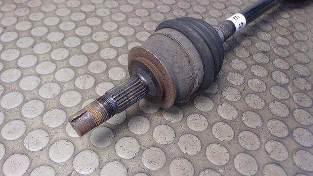 Foto: ANTRIEBSWELLE LINKS eines Opel Corsa 1.2 16V (ecoFLEX) Easytronic