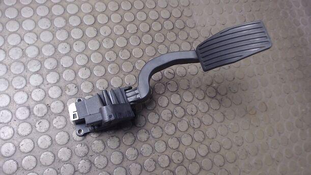 Foto: GASPEDAL eines Opel Corsa 1.2 16V (ecoFLEX) Easytronic Aura
