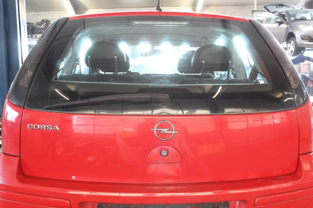 Foto: HECKKLAPPE/ HECKDECKEL eines Opel Corsa 1.0 12V