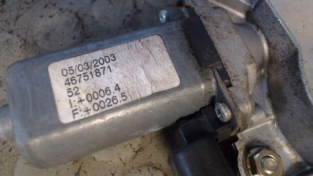 Foto: FENSTERHEBER ELEKTR VORN LINKS (4/5-TÜRER) eines Alfa Romeo 147 1.6 Twin Spark
