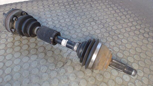 Foto: ANTRIEBSWELLE LINKS eines Alfa Romeo 147 1.6 Twin Spark