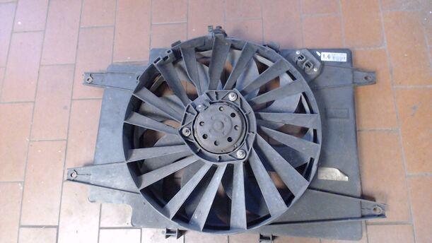 Foto: ELEKTROLÜFTER eines Alfa Romeo 147 1.6 Twin Spark