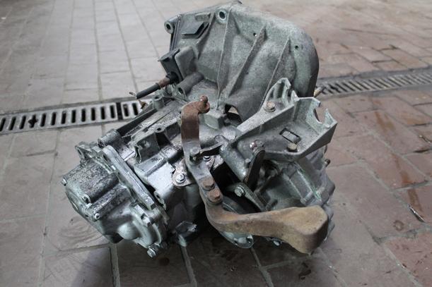 Foto: SCHALTGETRIEBE 5-GANG eines Alfa Romeo 147 1.6 Twin Spark