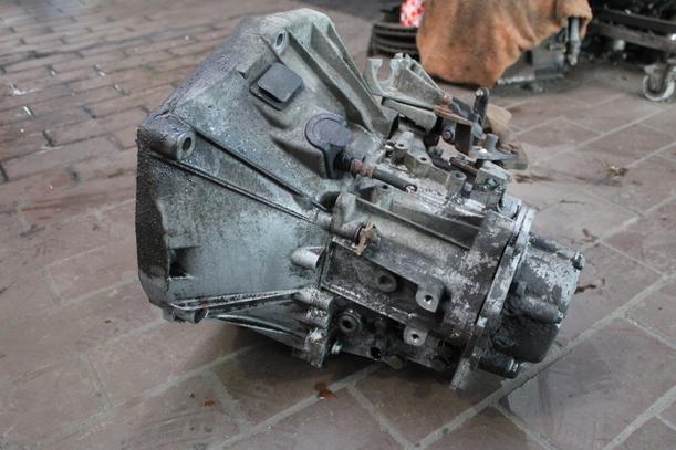 Foto: SCHALTGETRIEBE 5-GANG eines Alfa Romeo 147 1.6 Twin Spark