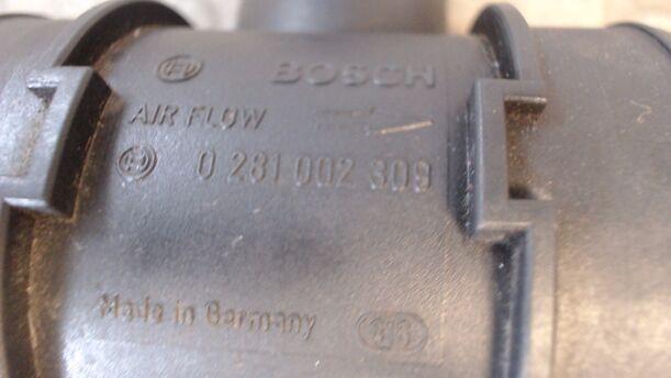 Foto: LUFTMASSENMESSER BOSCH eines Alfa Romeo 147 1.6 Twin Spark