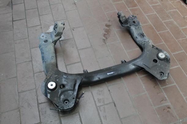 Foto: ACHSKÖRPER/ACHSE VORN eines Audi 100 Avant 2.3 E