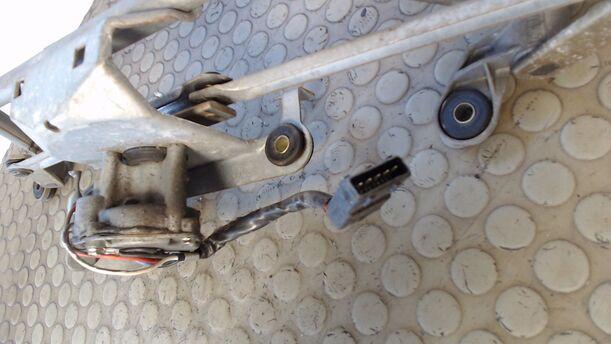 Foto: SCHEIBENWISCHERMOTOR VORN eines Peugeot 806