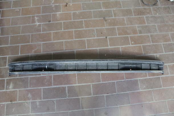 Foto: VERSTÄRKUNG HINTEN eines Peugeot 806