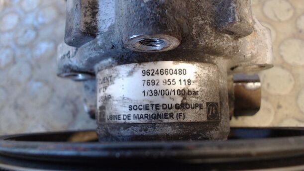 Foto: PUMPE SERVOLENKUNG eines Peugeot 806