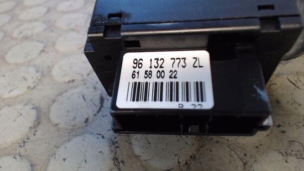 Foto: SCHEIBENWISCHERSCHALTER eines Peugeot 806