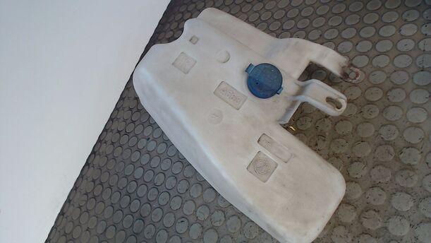 Foto: SCHEIBENWASCHBEHÄLTER MIT PUMPE eines Fiat Bravo 1.4 12V