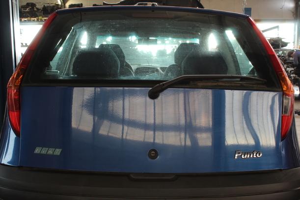 Foto: HECKKLAPPE/HECKDECKEL eines Fiat Punto 1.2