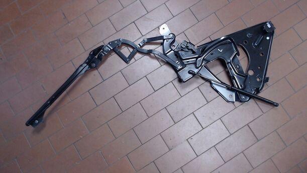 Foto: HECKDECKEL/ VERDECKSCHARNIER LINKS eines Renault Megane 1.6 Coupe-Cabriolet