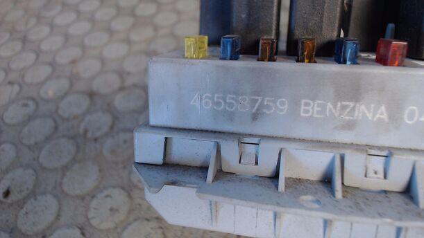 Foto: SICHERUNGSKASTEN eines Alfa Romeo 147 1.6 Twin Spark