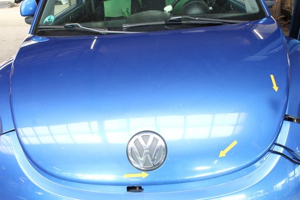 Foto: MOTORHAUBE eines VW New Beetle 2.0