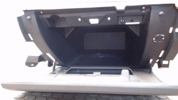 Foto: HANDSCHUHFACH eines Ford Focus C-MAX 1.6 TDCi RS