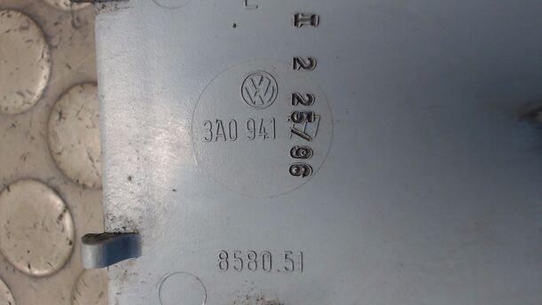 Foto: BLENDE LINKS eines VW Passat Variant 1.8