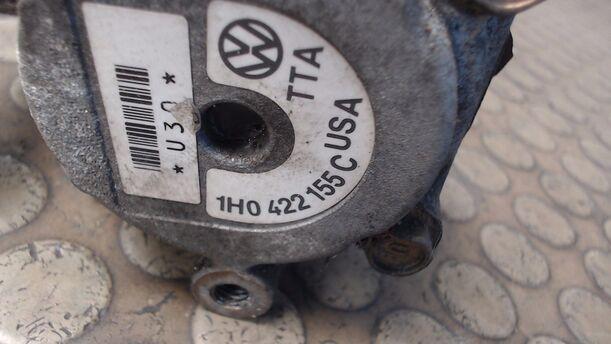 Foto: PUMPE SERVOLENKUNG eines VW Passat Variant 1.8