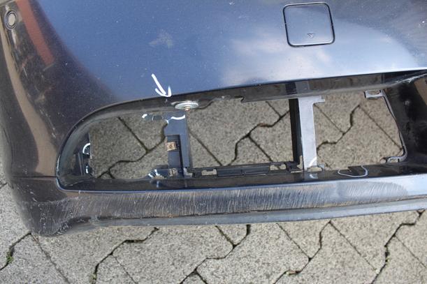 Foto: STOßSTANGE VORN BESCHÄDIGT BASTLER eines BMW 525d Touring Aut. RS