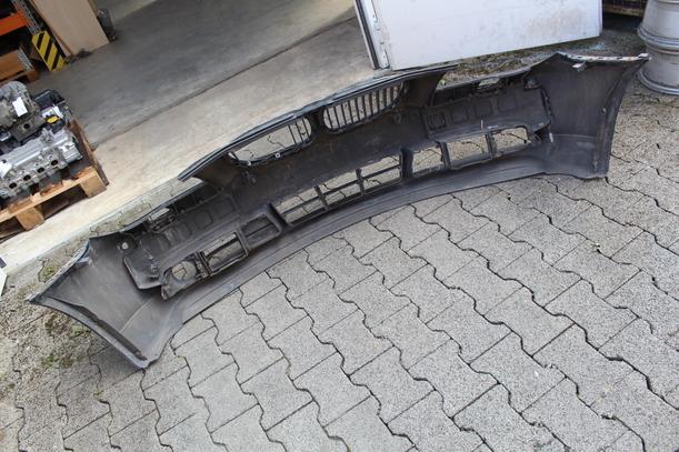 Foto: STOßSTANGE VORN BESCHÄDIGT BASTLER eines BMW 525d Touring Aut. RS